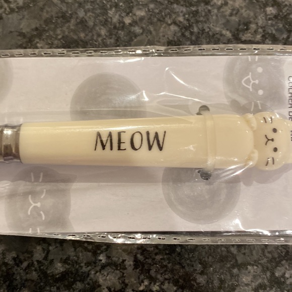 Daiso “meow” tea spoon - Picture 2 of 3